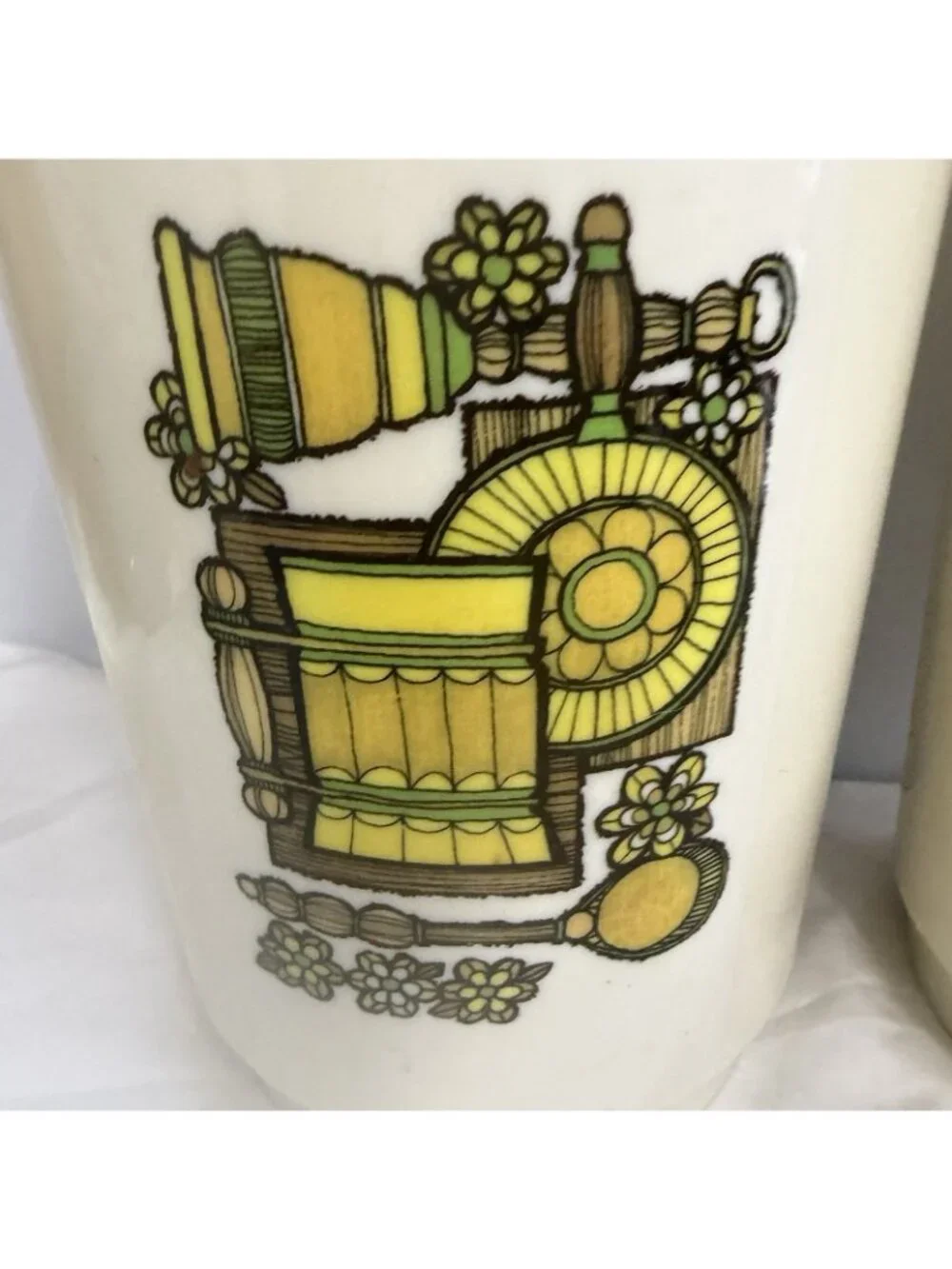 Vintage MCM Nesting Canisters Set of 4 Plastic Kitchen Gourmet 70s Retro Cream